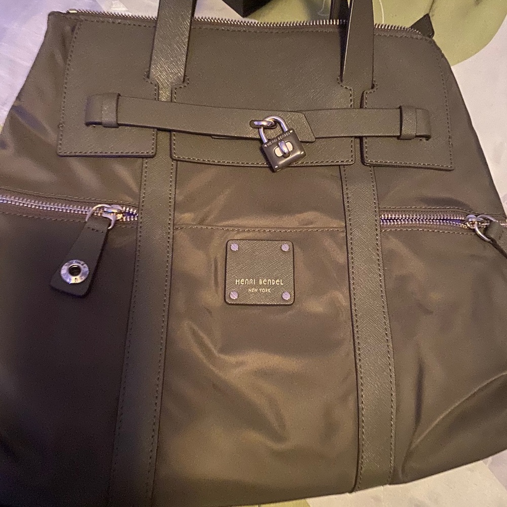 Henri bendel handbag w/duster bag new without tags